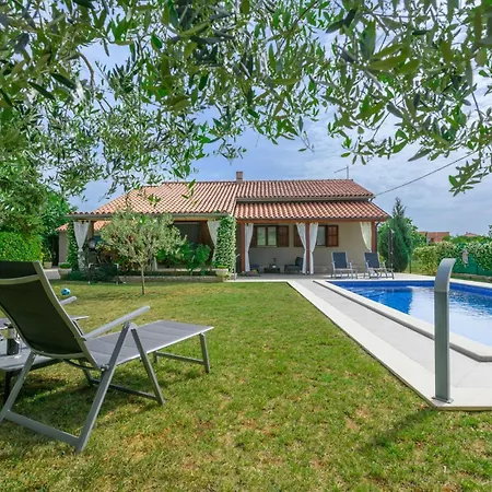 Holiday home Lovely In With Outdoor Swimming Pool *