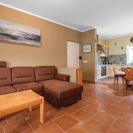 3 Bedroom Beautiful In בית נופש *