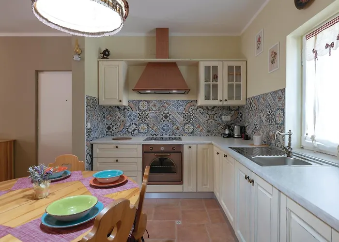 בית נופש 3 Bedroom Beautiful In קרניצה