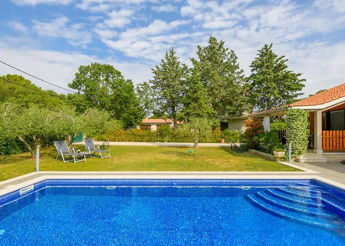 3 Bedroom Beautiful In * קרניצה