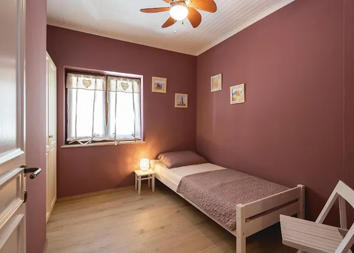 3 Bedroom Beautiful In * קרניצה