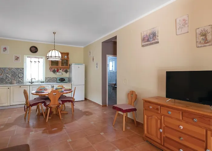 בית נופש 3 Bedroom Beautiful In *