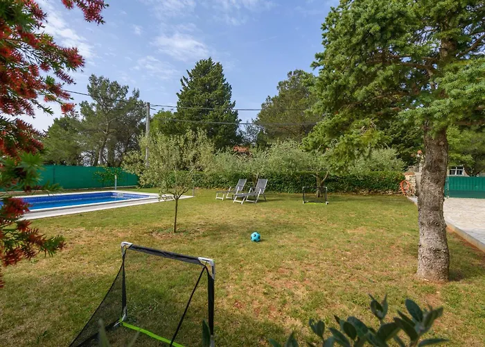 3 Bedroom Beautiful In בית נופש קרניצה