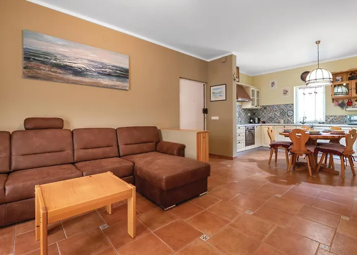 3 Bedroom Beautiful In בית נופש *