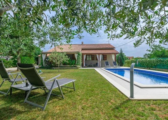 בית נופש 3 Bedroom Beautiful In *